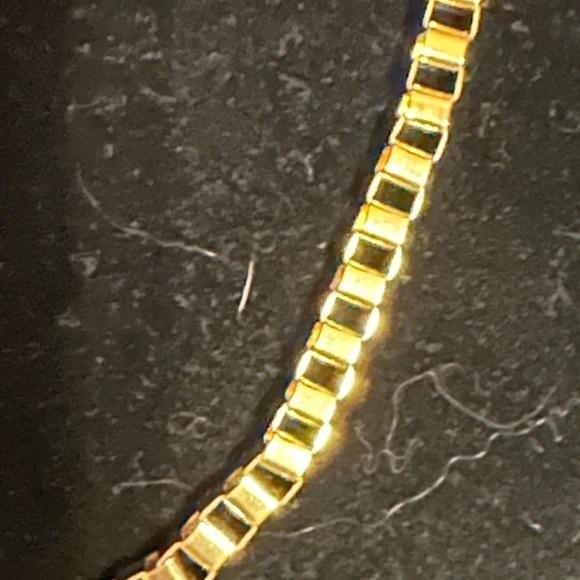 18 k gold plated European 4 mm box chain necklace. 20 inches - Picture 4 of 5